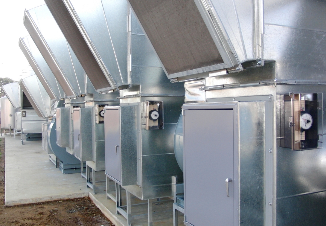 給排気ダクトの設置と改修